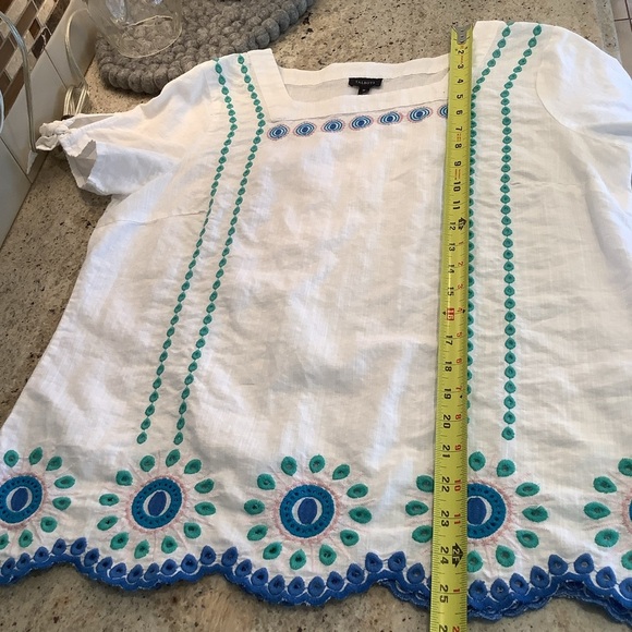 Talbots White Top with Blue & Green Embroidery Scalloped Hem Size Medium Linen - Picture 7 of 9